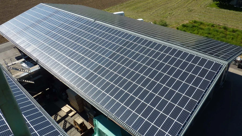 Vietnam 15MW Roof Commercial Solar System2